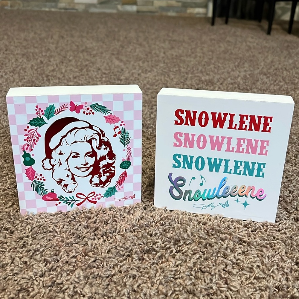 Dolly Parton Christmas Snowlene Box Sign Set - New with tags.  Smoke free home.